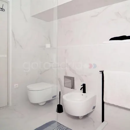 Beachfront Deluxe ベッド・アンド・ブレックファスト マカルスカ