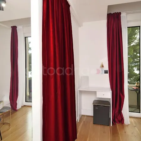 Beachfront Deluxe マカルスカ