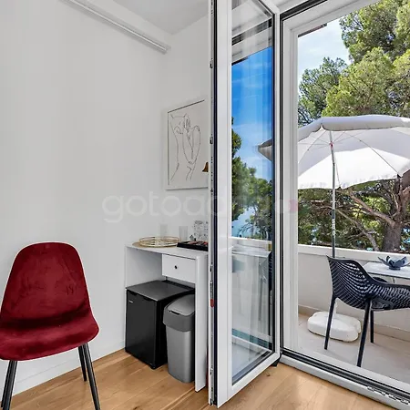 Beachfront Deluxe 4*