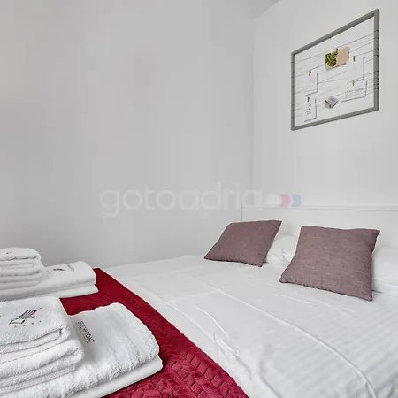 krevet i doručak Beachfront Deluxe 4*