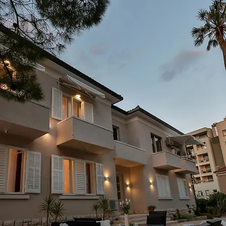 Beachfront Deluxe Bed & Breakfast Makarska