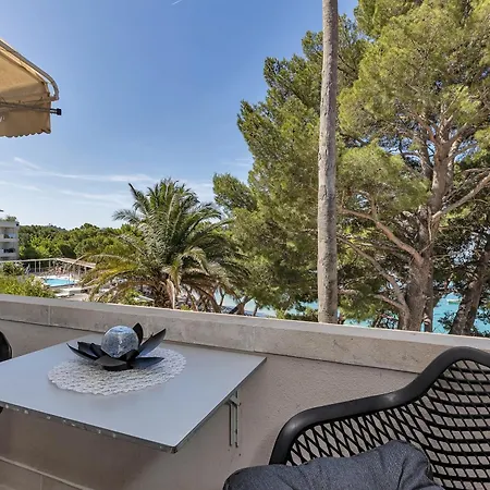 Beachfront Deluxe