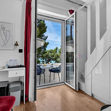 Beachfront Deluxe 4* Makarska