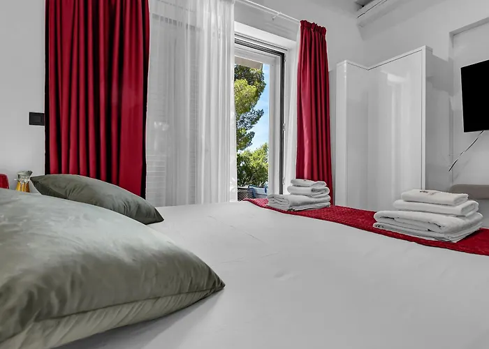 Beachfront Deluxe 4* Makarska