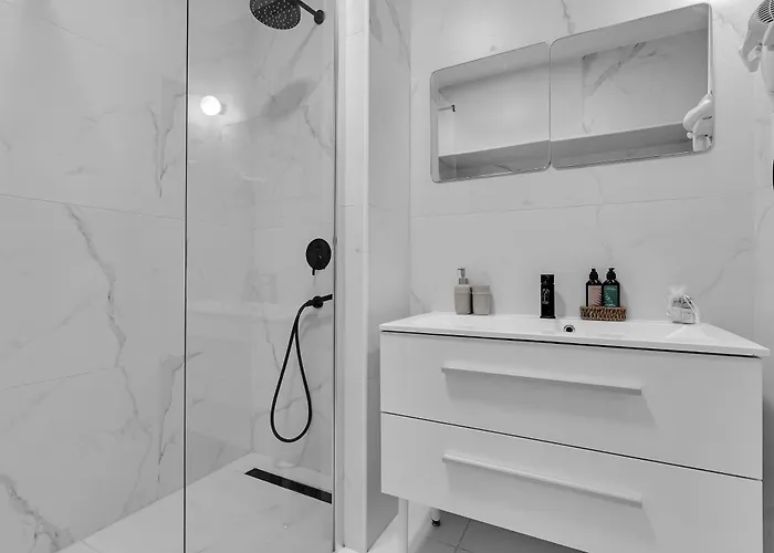 Beachfront Deluxe Bed & Breakfast 4*