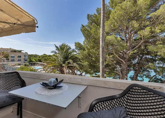 Beachfront Deluxe