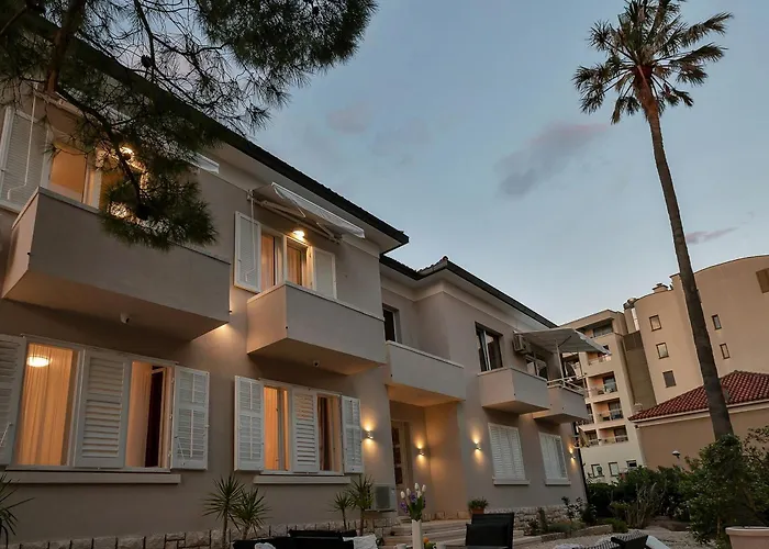 Beachfront Deluxe Bed & Breakfast