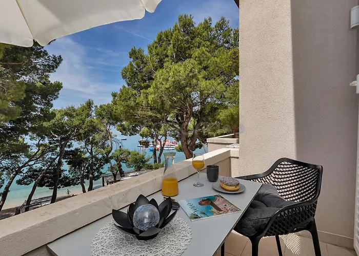 Beachfront Deluxe Bed & Breakfast