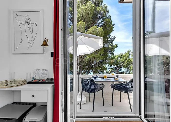 Beachfront Deluxe Bed & Breakfast