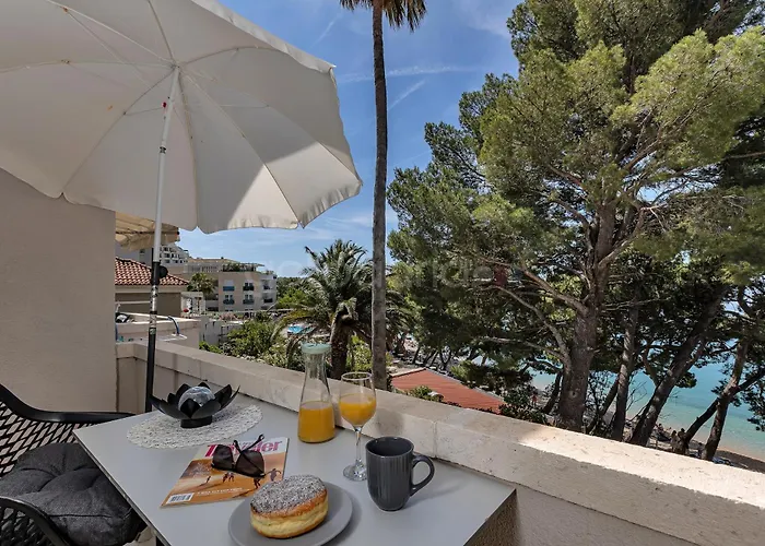 Beachfront Deluxe Bed & Breakfast 4*