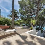 Beachfront Deluxe Oda ve Kahvaltı Makarska