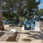 Beachfront Deluxe Oda ve Kahvaltı 4*