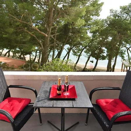 Beachfront Deluxe Bed & Breakfast Makarska