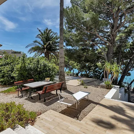 Beachfront Deluxe 4*