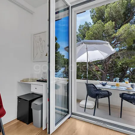 Beachfront Deluxe Couette-café 4*