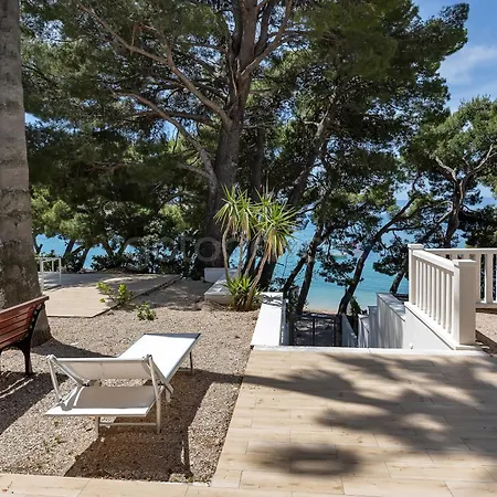 Couette-café Beachfront Deluxe 4*