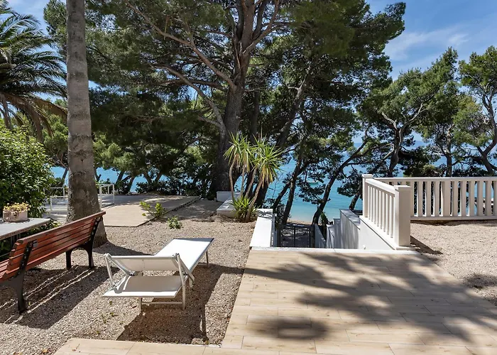 Beachfront Deluxe Nocleg ze śniadaniem 4*